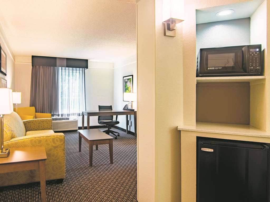 La Quinta Inn & Suites by Wyndham Oklahoma City Norman - photo 37