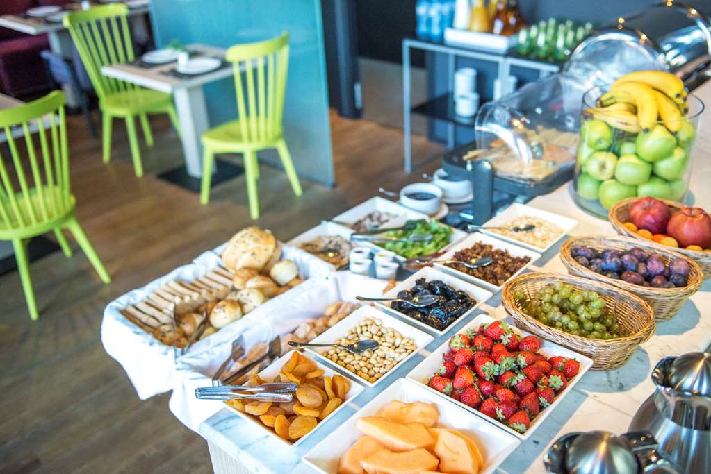 Breakfast at Cafe Tizziani