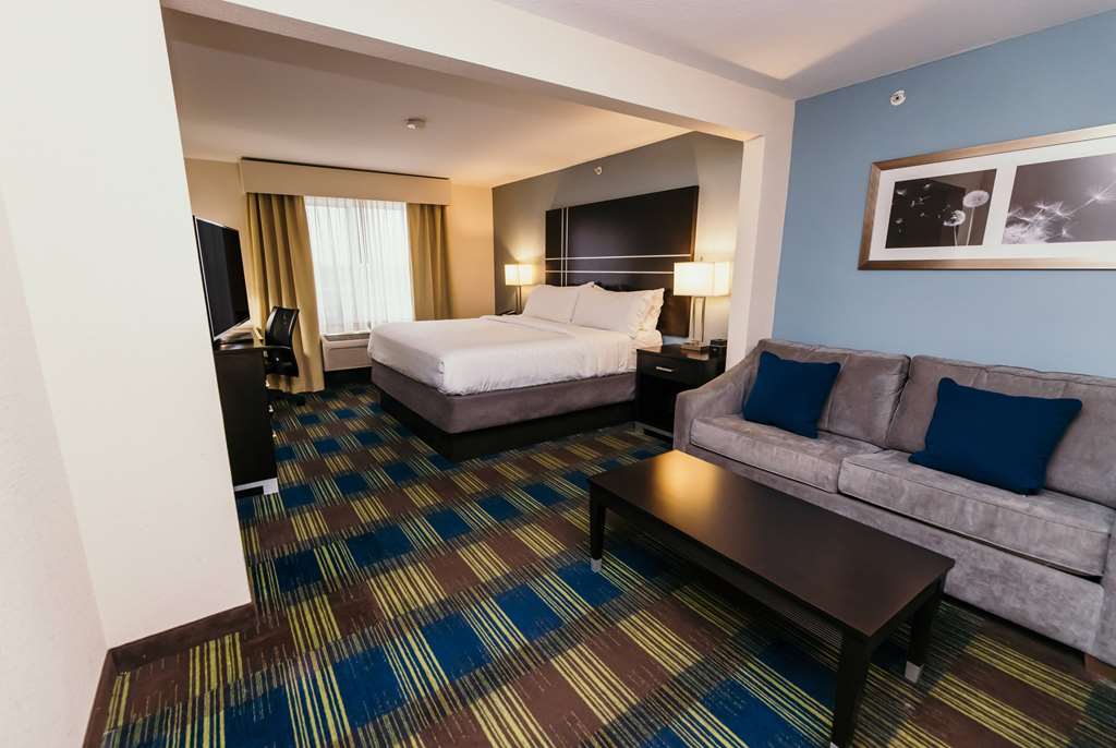 La Quinta Inn & Suites by Wyndham Ankeny IA Des Moines IA - photo 20