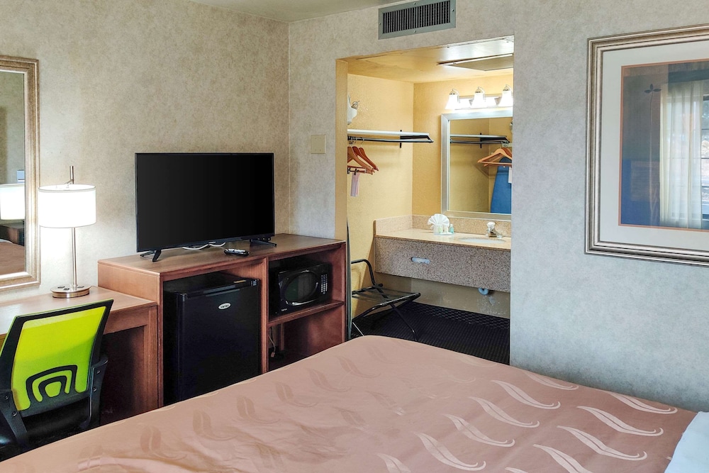 Econo lodge Flagstaff East I 40 - photo 13
