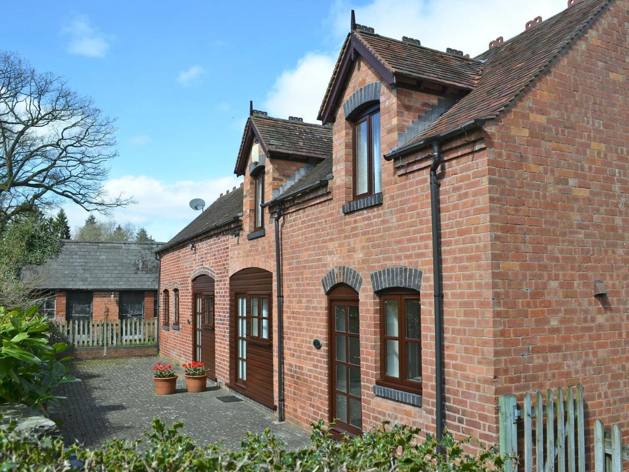 Strawberry Cottage — 4-Star Luxury Hotel in Kidderminster, United Kingdom