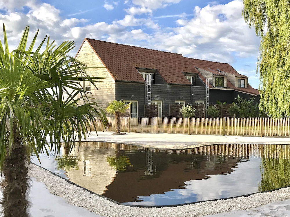 Hoeve La Cascina - carbon neutral hotel in Deinze