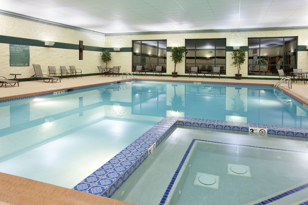 Holiday Inn & Suites Bolingbrook by IHG - photo 34