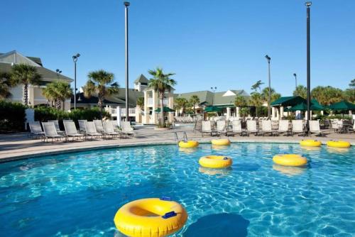 Resort living in this 2BD condo with pools waterslides and lazy river — 4-Star Luxury Hotel in Myrtle Beach, United States