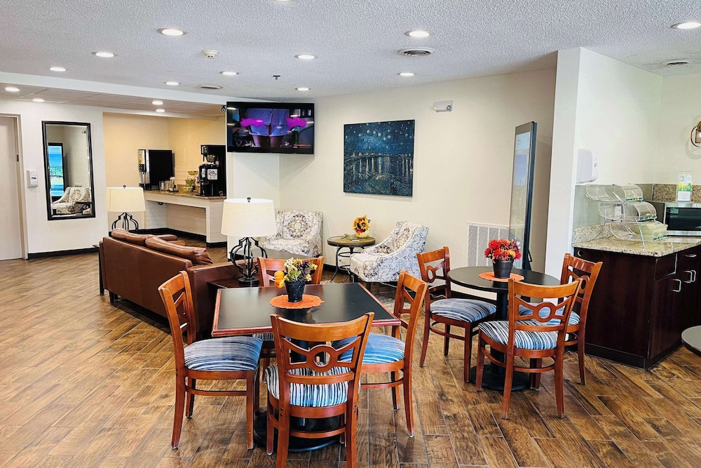 Quality Inn & Suites Prestonsburg next to Mountain Arts Center - photo 3