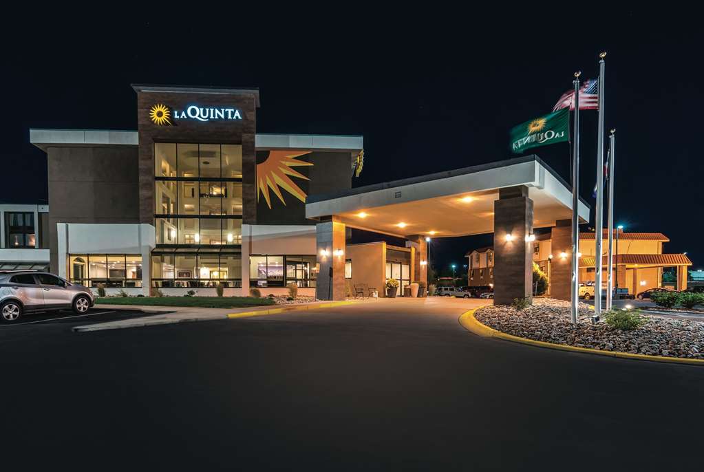 La Quinta Inn & Suites by Wyndham Colorado Springs North - photo 2