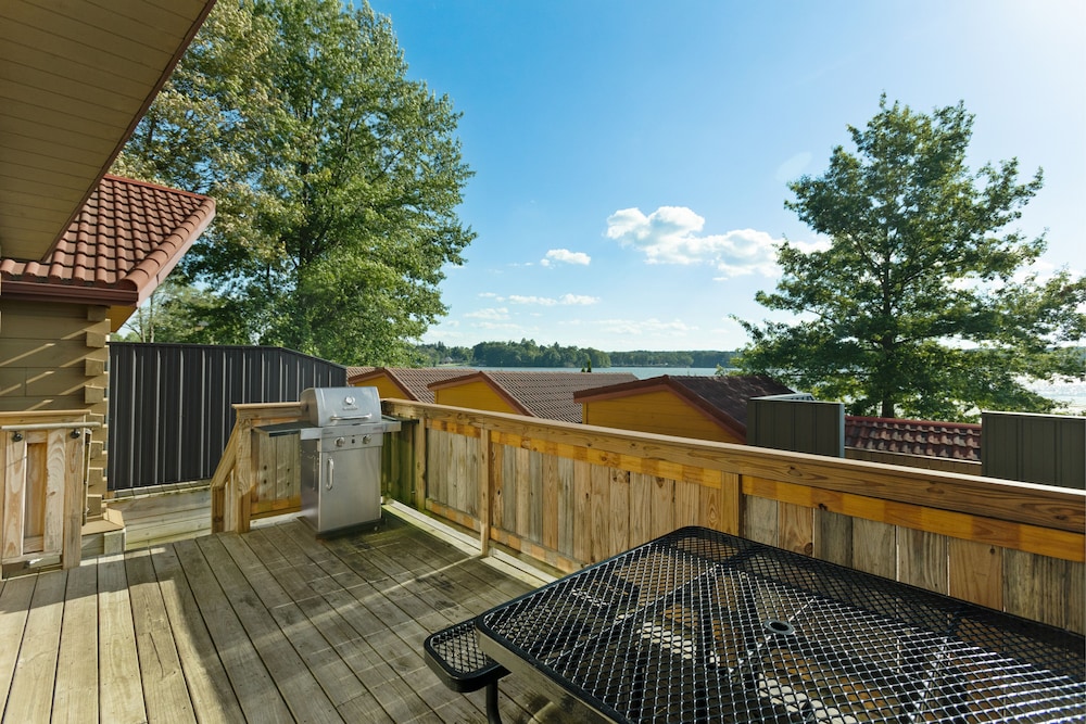 Edinboro Lake Resort Cabins - photo 20