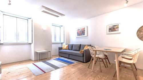Wood and Marble 1BDR Apartment by LovelyStay — 4-Star Luxury Hotel in Lisbon, Portugal