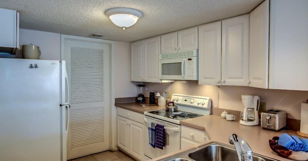 2034 Beachwood - photo 12