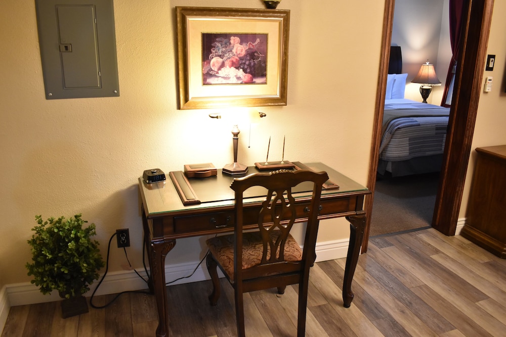 Silver Horseshoe Inn - photo 34