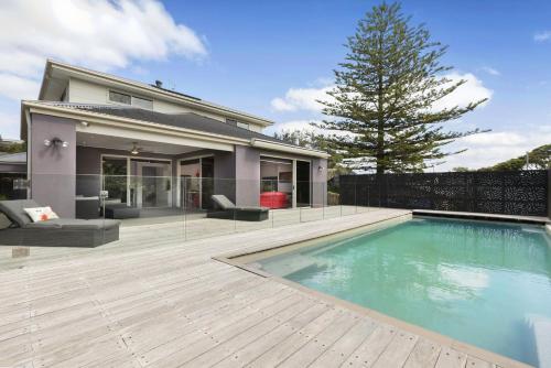 Tyrone Beachside Luxury Home Theatre Study — 4-Star Luxury Hotel in Rye, Australia