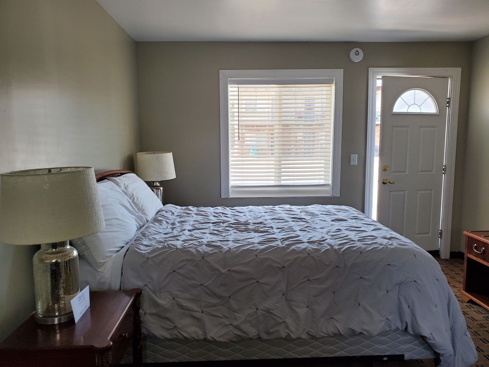 Golden Gate Lodging - carbon neutral hotel in Plattsburgh