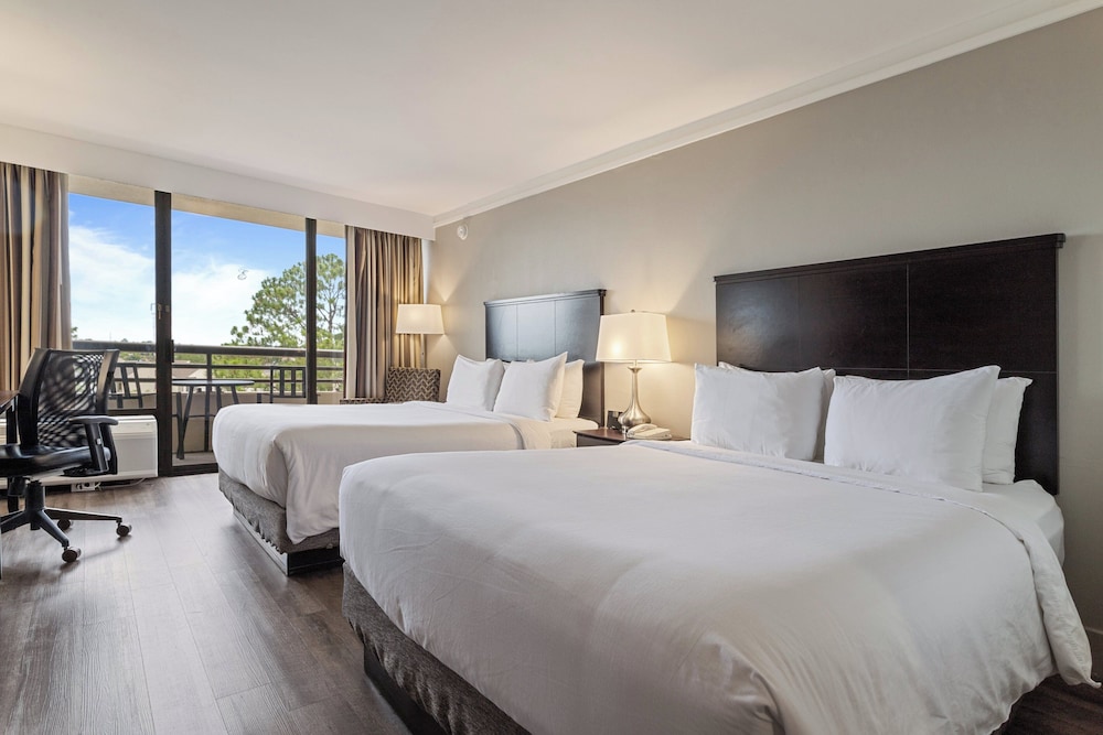 Crowne Plaza Executive Center Baton Rouge by IHG - photo 40