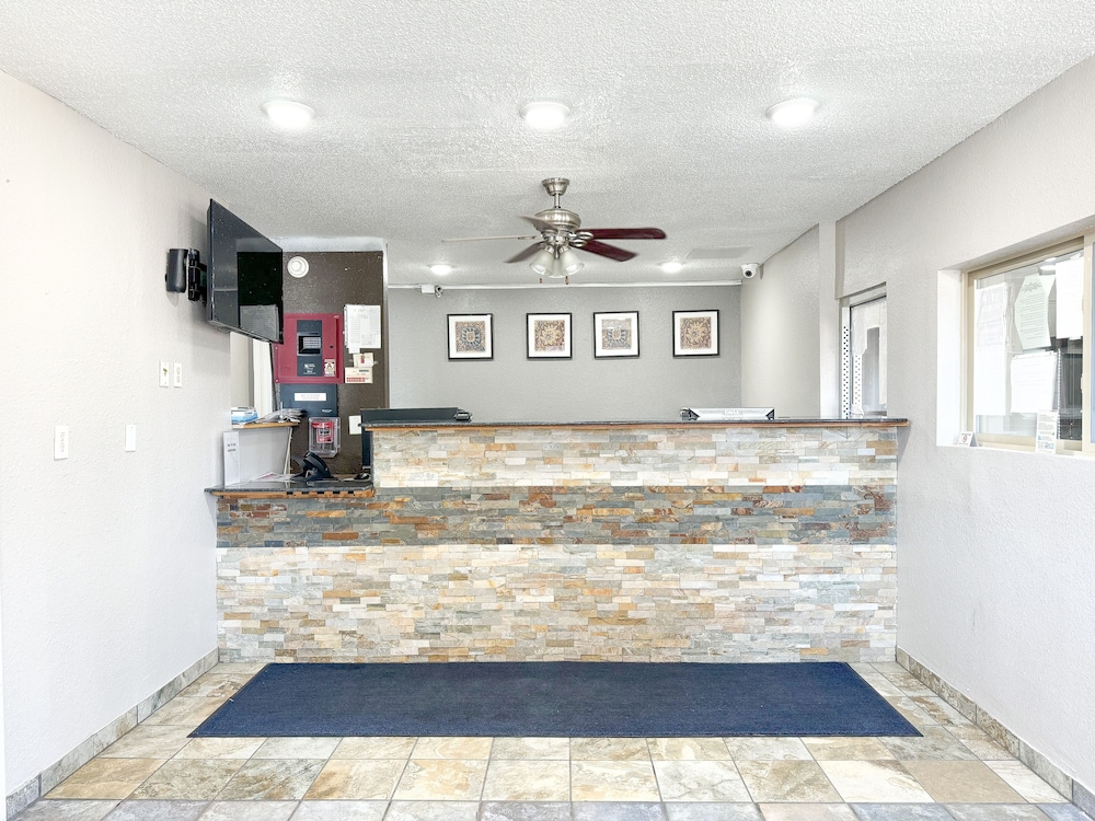 Super 7 Motel — hotel in Coralville