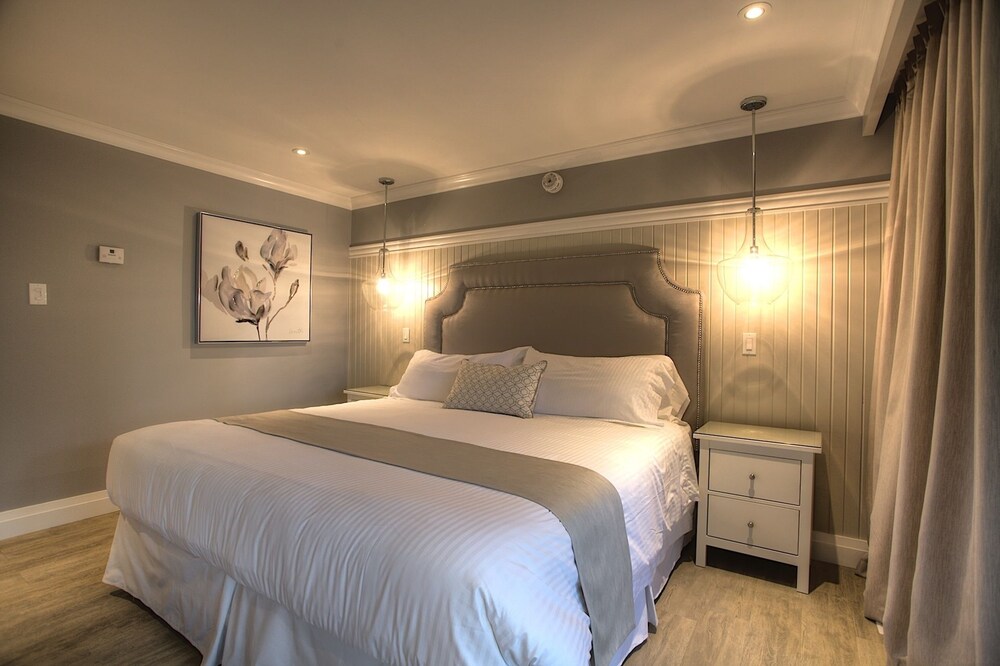 Somerset Lakeside Resort — hotel in Bancroft