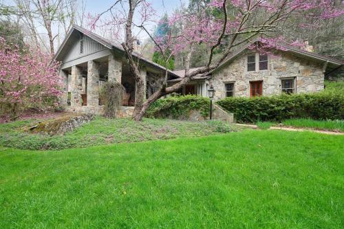 Entire Estate High Country Valle Crucis Sleeps 12