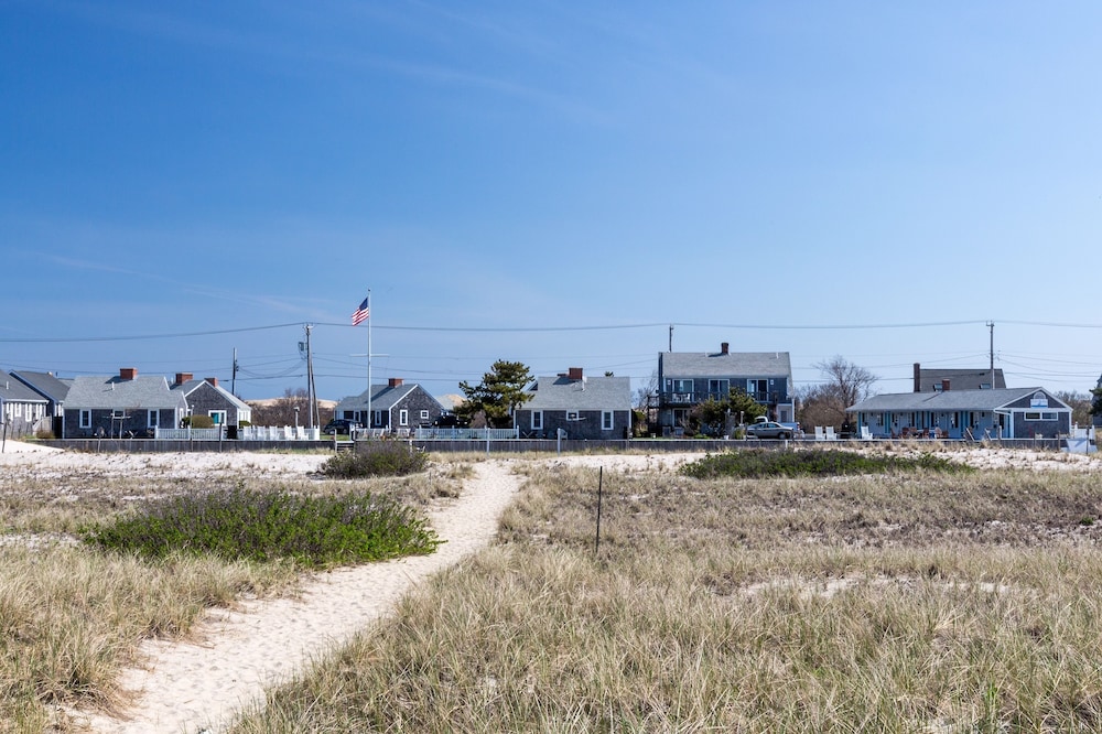 East Harbour Motel and Cottages - photo 46
