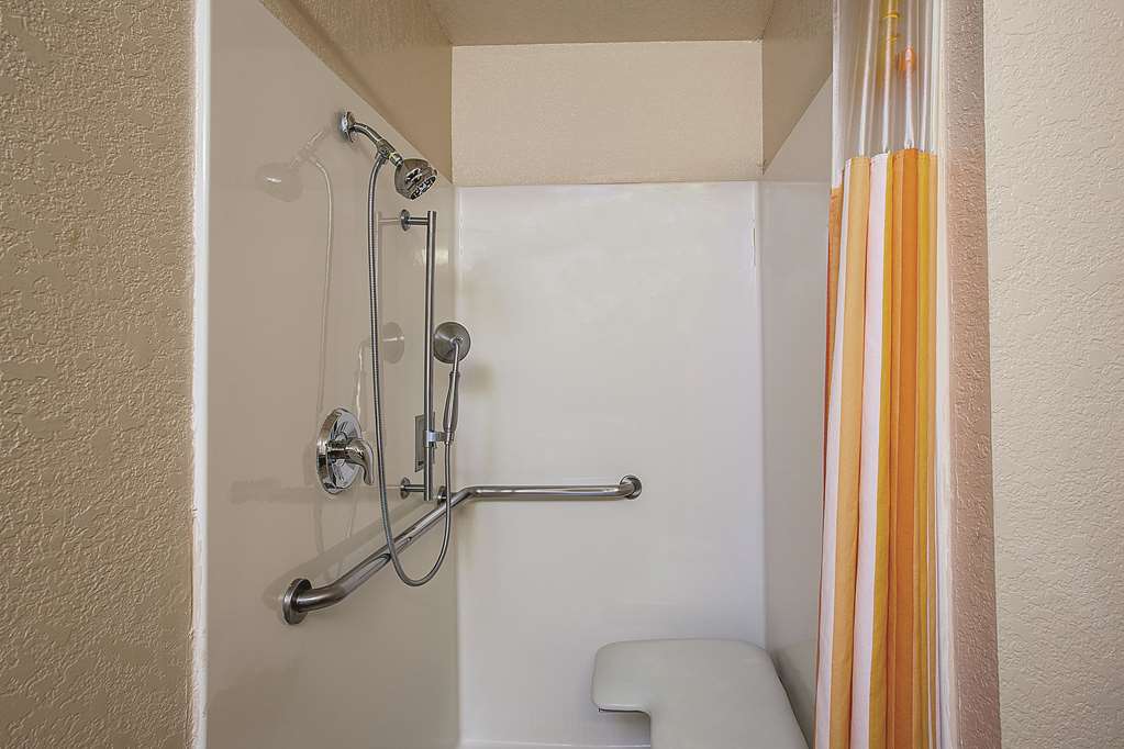 La Quinta Inn & Suites by Wyndham Davis - photo 12