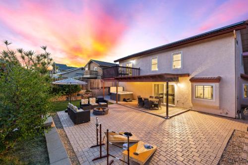 Spacious 4BR Oasis with Pool Table and Spa — 4-Star Luxury Hotel in San Diego, United States