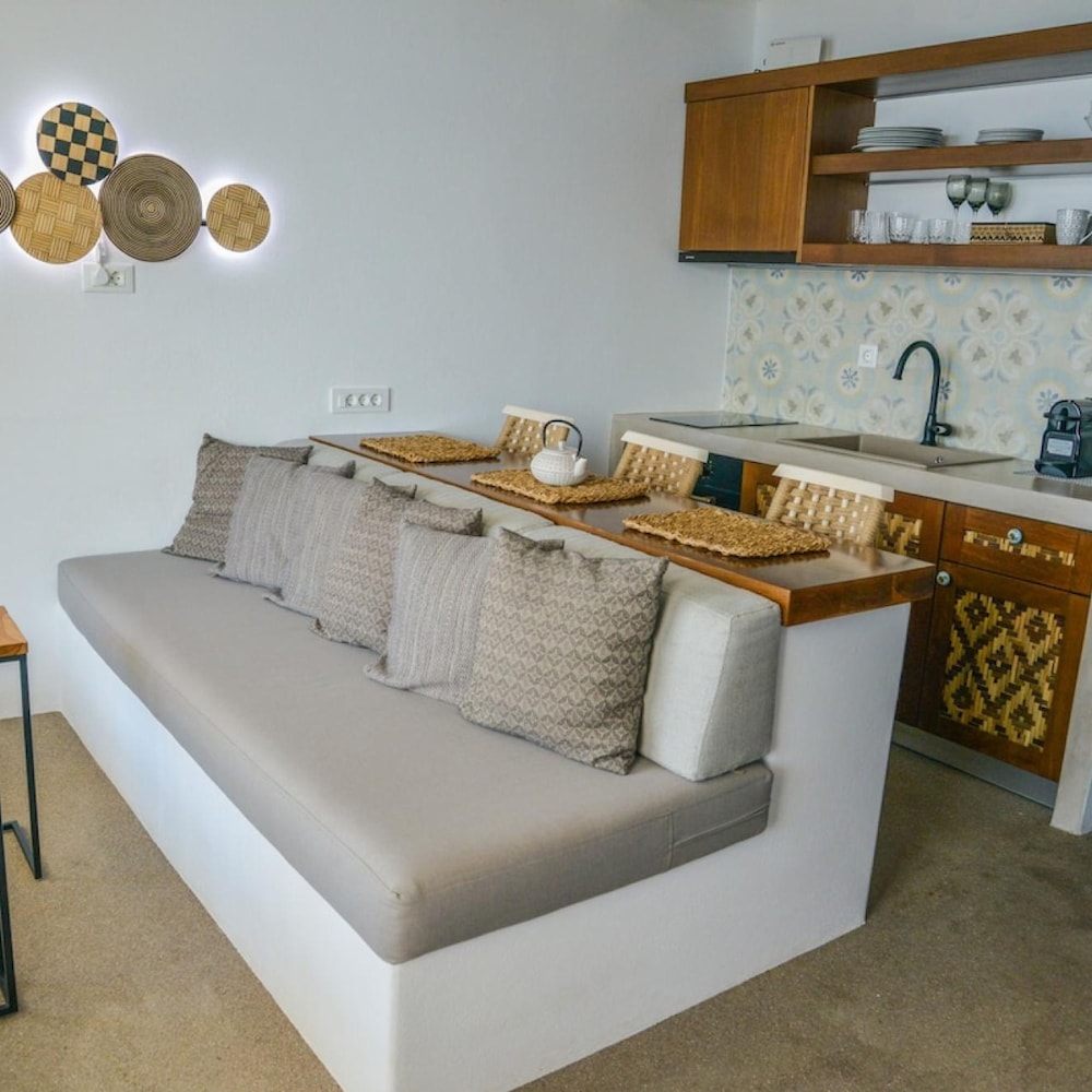 Honeymoon Klima Suite — 4-Star Luxury Hotel in Milos, Greece