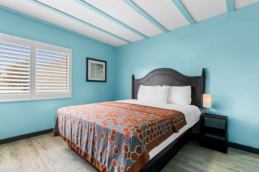 Rodeway Inn & Suites North Hollywood Burbank Airport Universal Area - photo 20
