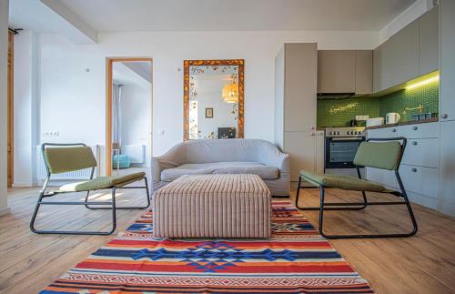 3BR Scenic Terrace Apt in Abanotubani By Wehost