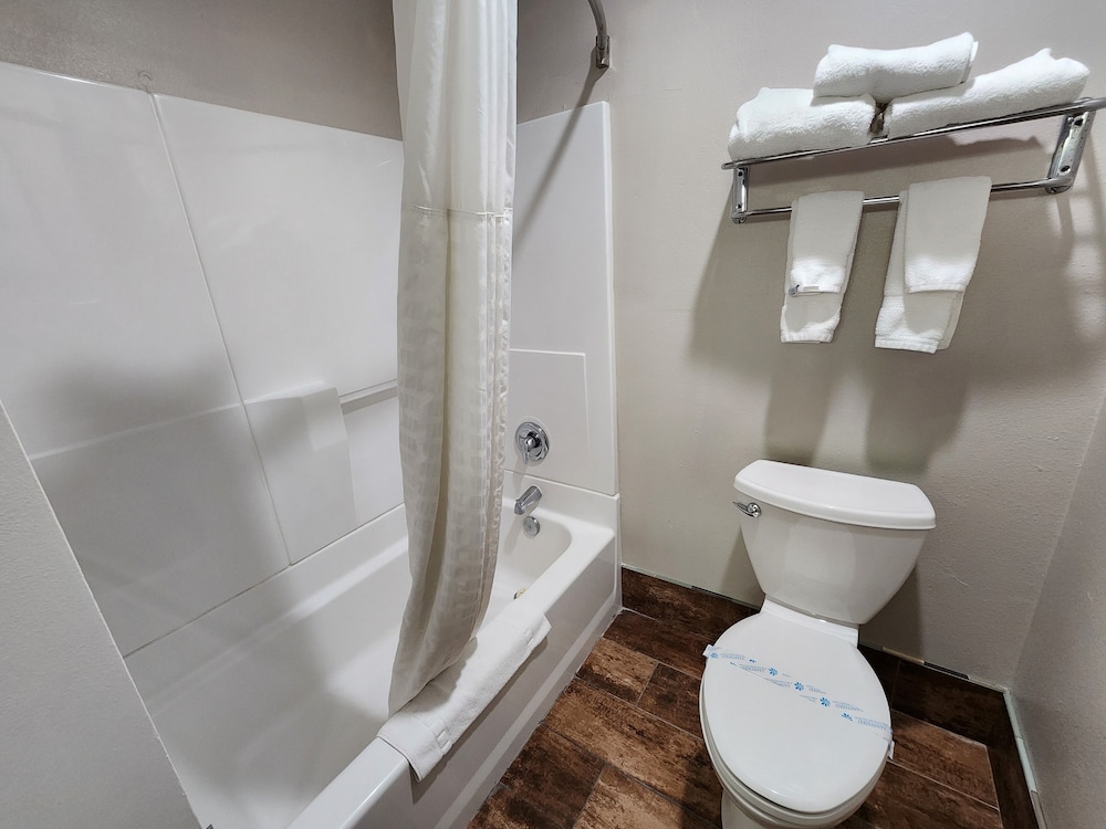 Ramada Bayside Inn & Suites Eureka - photo 16