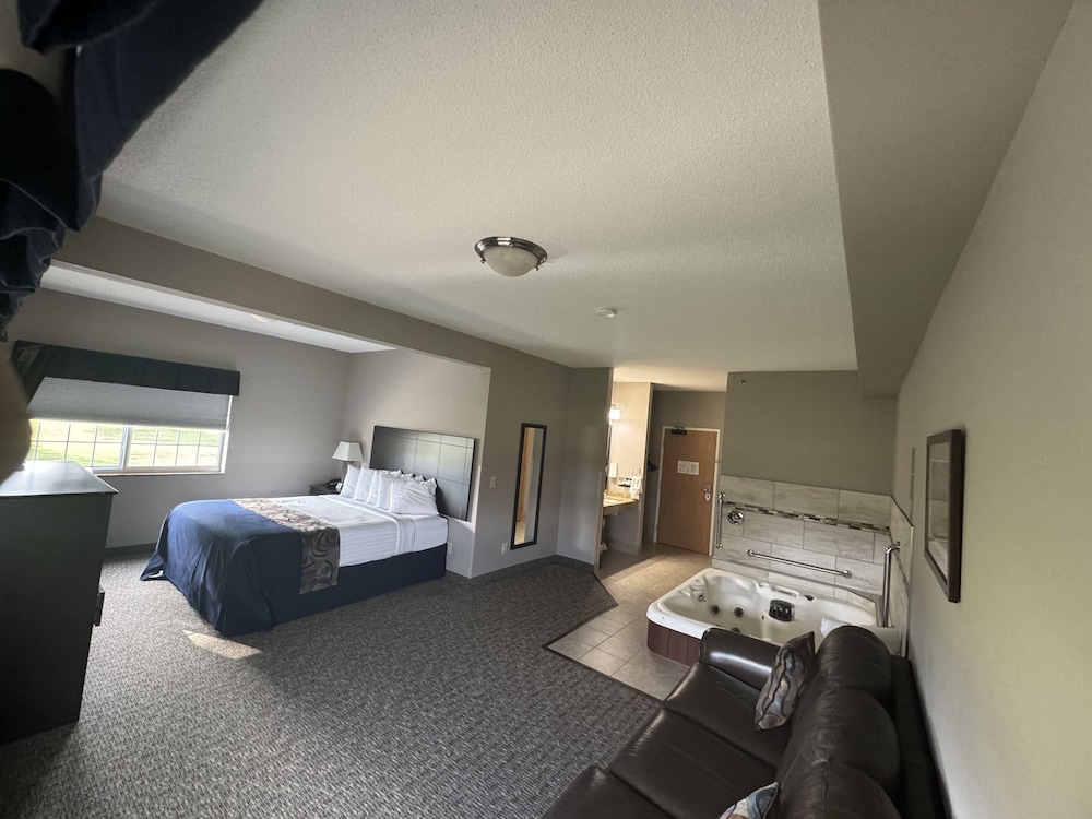 Garner Inn & Suites - photo 12