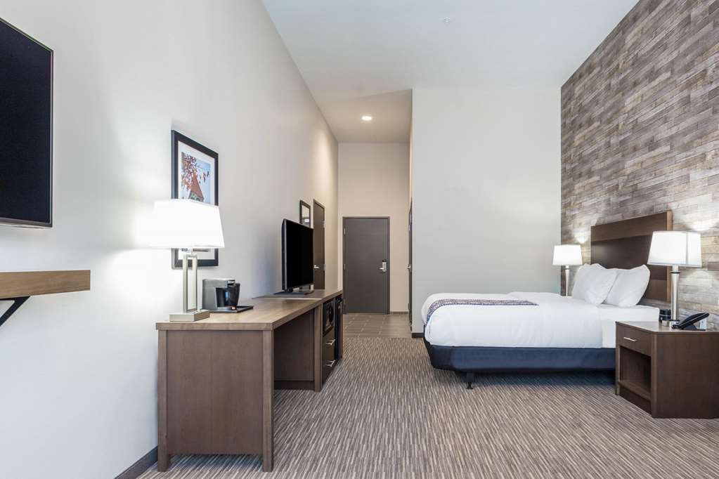 La Quinta Inn & Suites by Wyndham Bloomington - photo 23