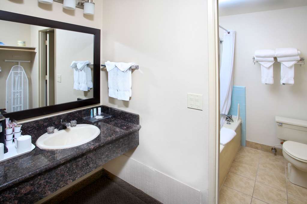 Clarion Inn Surfrider Resort - photo 32