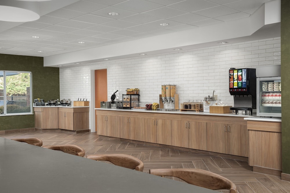 Fairfield Inn & Suites by Marriott Roanoke Hollins I 81 - photo 32