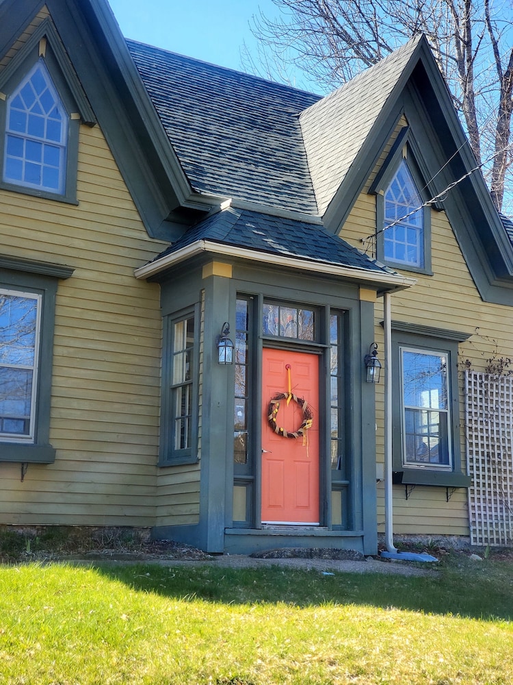 Fisherman's Daughter Bed & Breakfast — 4-Star Luxury Hotel in Lunenburg, Canada