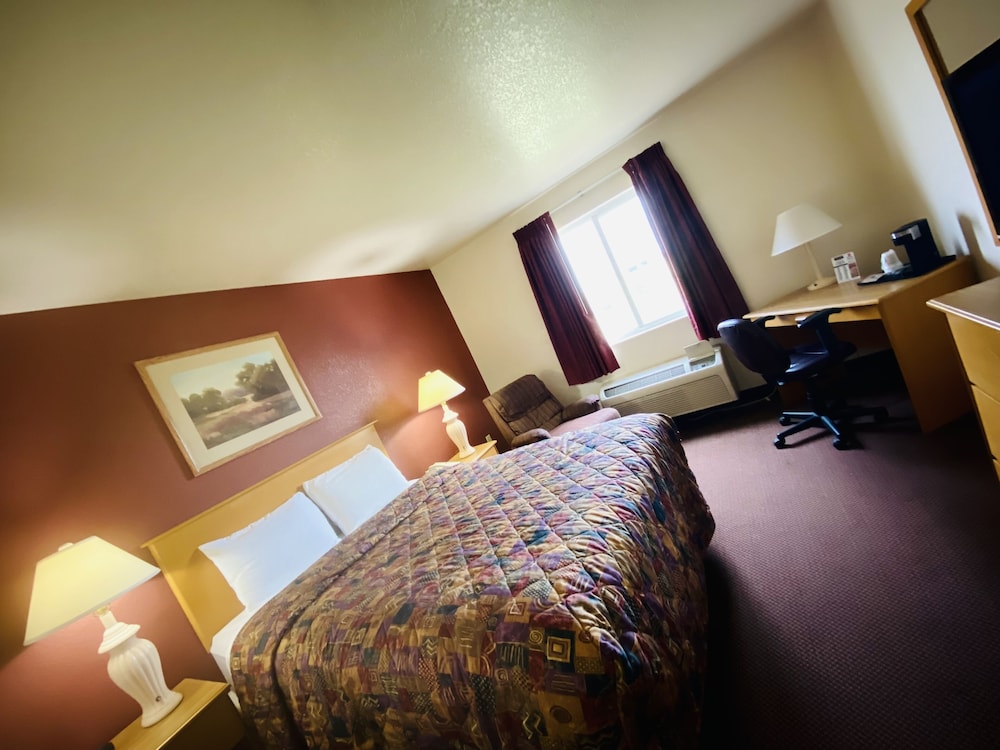 Herington Inn & Suites - photo 12