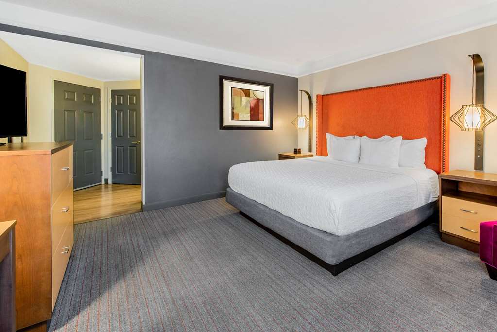 La Quinta Inn & Suites by Wyndham New Orleans Downtown - photo 44