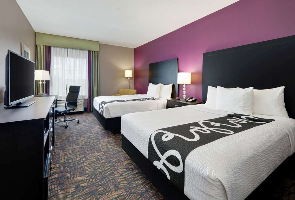 La Quinta Inn & Suites by Wyndham Jourdanton Pleasanton - photo 7