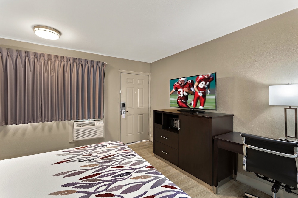 Red Roof Inn Redding - photo 18