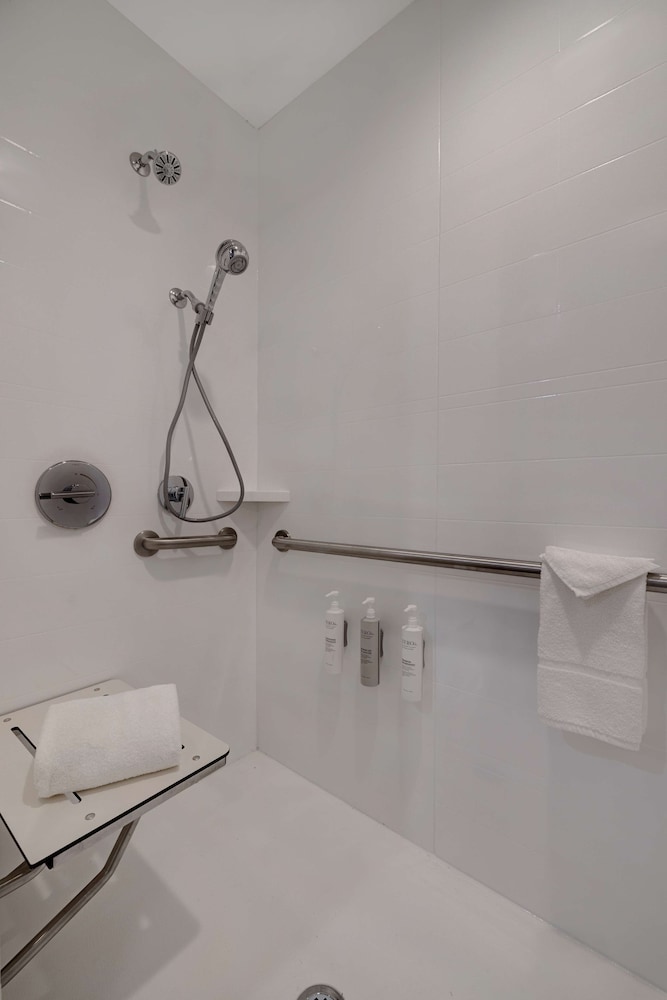 Hampton Inn & Suites by Hilton Marina - photo 28