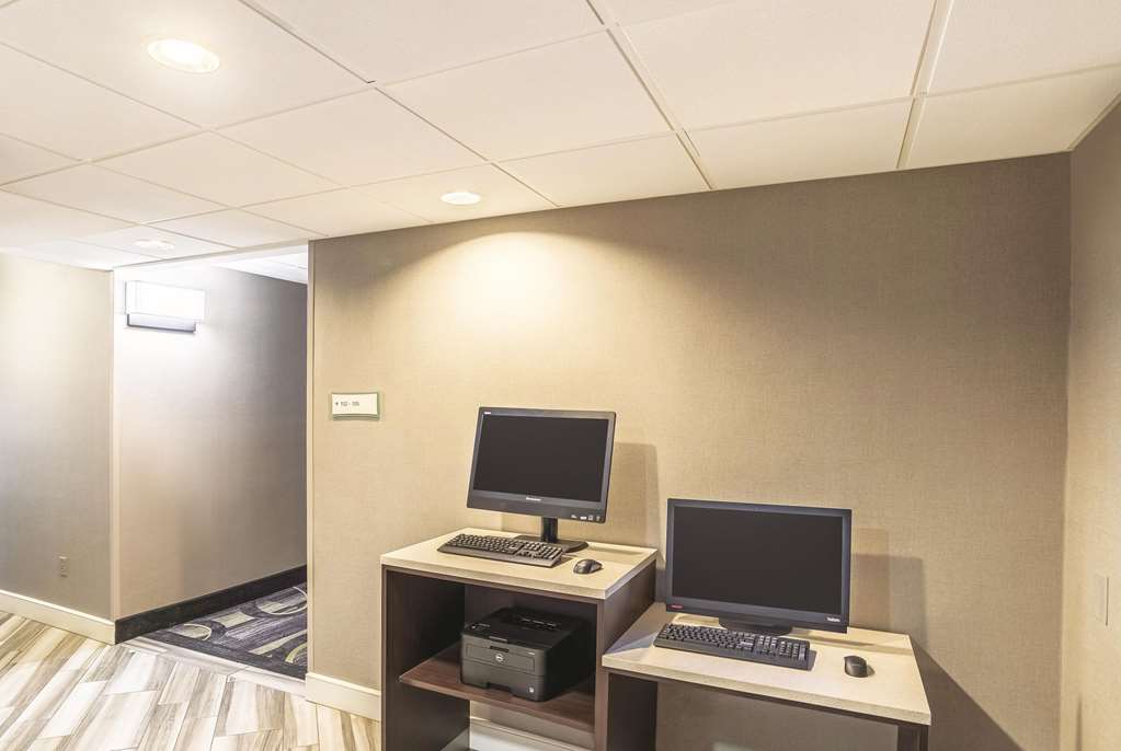 La Quinta Inn & Suites by Wyndham Flagstaff - photo 49