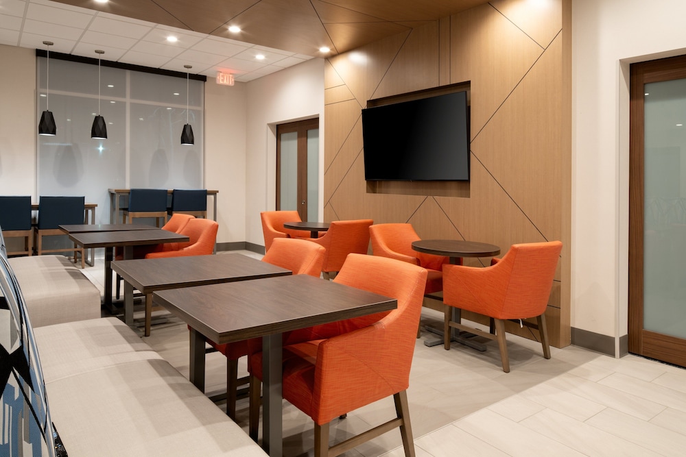 Holiday Inn Express and Suites Hollister by IHG - photo 47