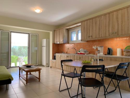 Sea melodies apartment 2 — 4-Star Luxury Hotel in Koroni, Greece