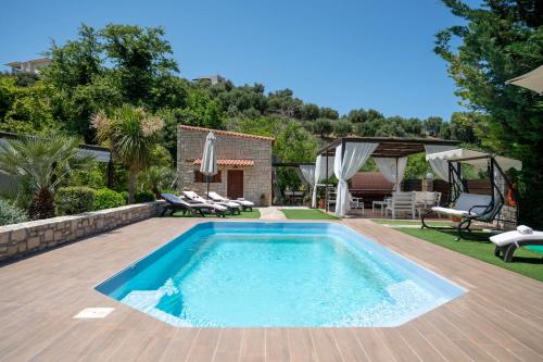 Maratho Villa with Private Pool — 4-Star Luxury Hotel in Rethymno, Greece