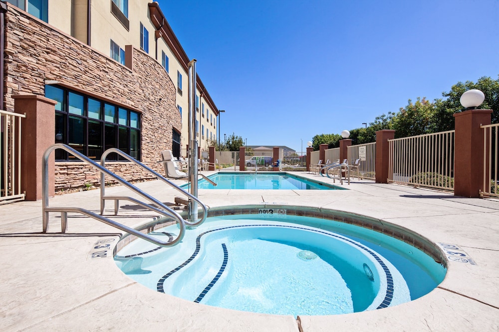 Holiday Inn Express & Suites Clovis Fresno Area by IHG - photo 14