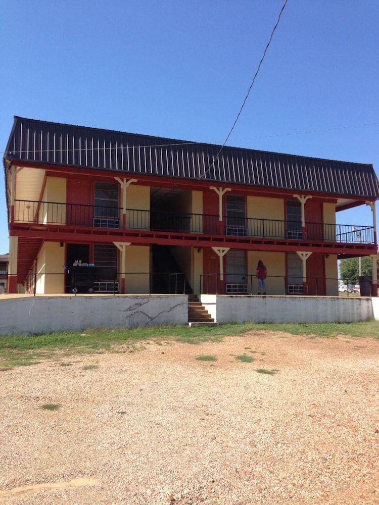 Sportsman Inn and Suites - photo 22