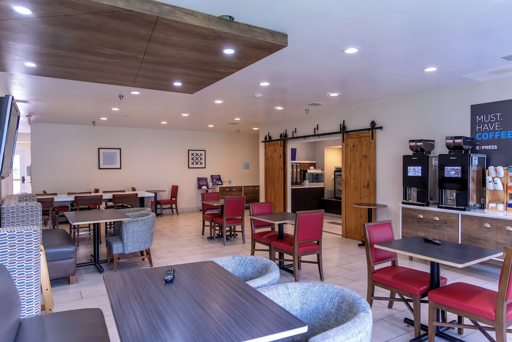 Holiday Inn Express Hotel & Suites Torrington by IHG - photo 41