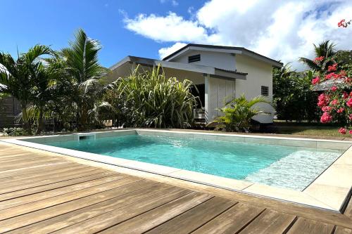 Fare Titaina — 4-Star Luxury Hotel in Papetoai, French Polynesia