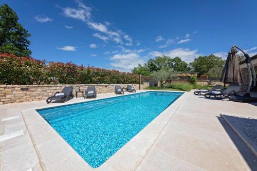 Rustic villa Lori with whirpool and grill near Por — 4-Star Luxury Hotel in Porec, Croatia