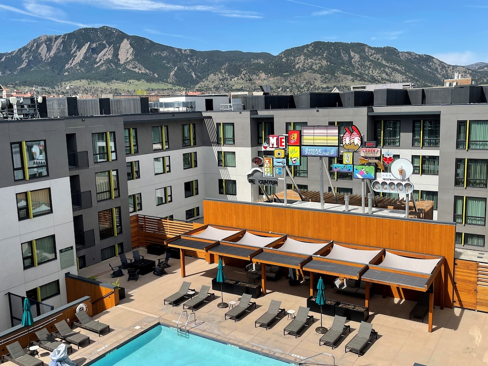 Embassy Suites by Hilton Boulder - photo 21