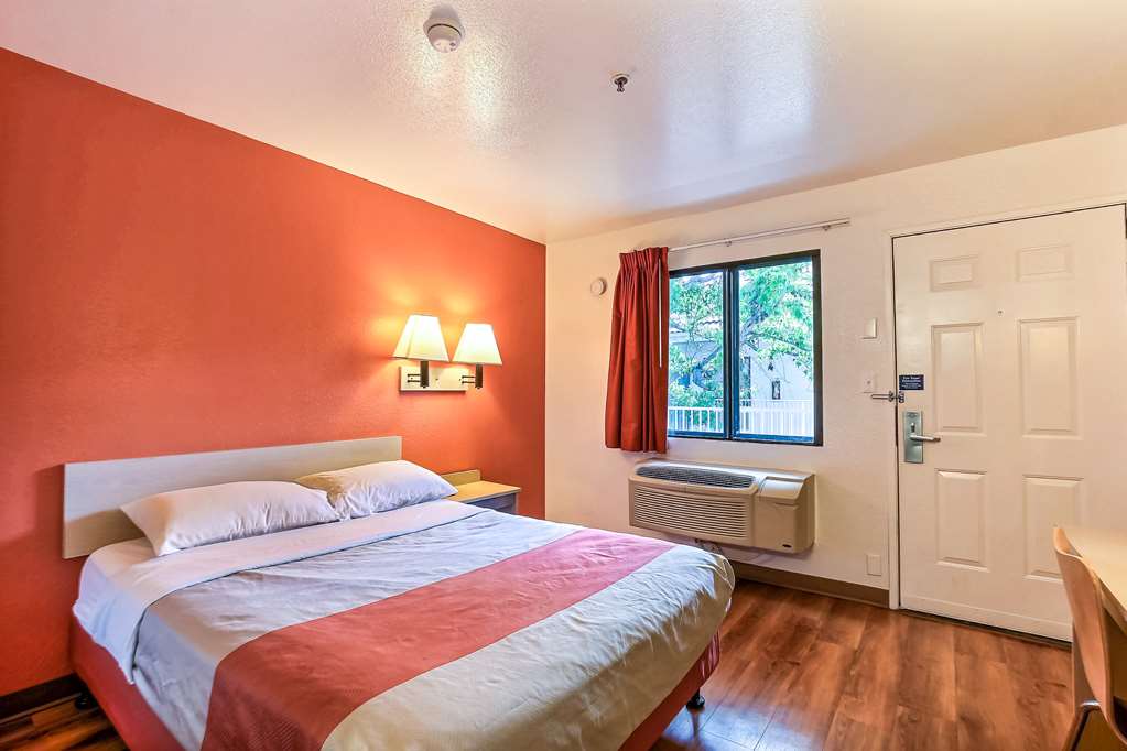 Motel 6 Pinole CA - photo 10