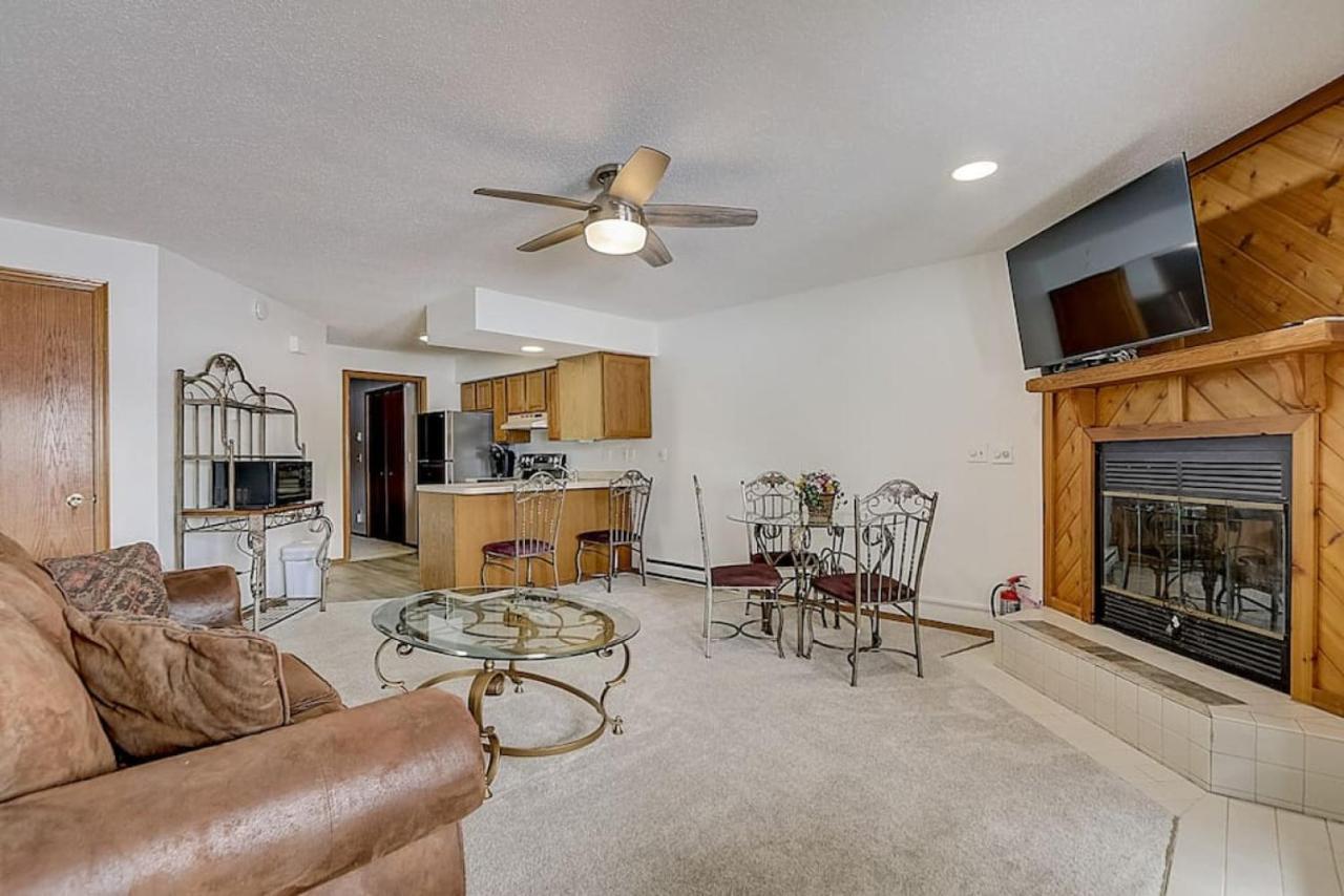 Sunrise Suites Lakefront Location Location — hotel in Lake Delton