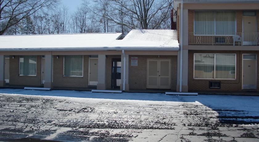Executive Inn - carbon neutral hotel in Seneca